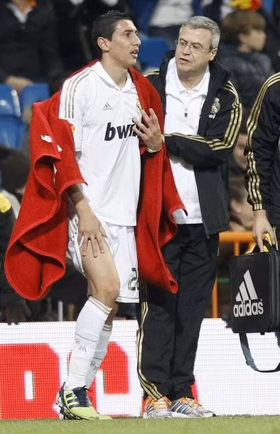Khi tiền vệ Di Maria không thể thi đấu do tái phát chấn thương. Khi tiền vệ Di Maria không thể thi đấu do tái phát chấn thương.