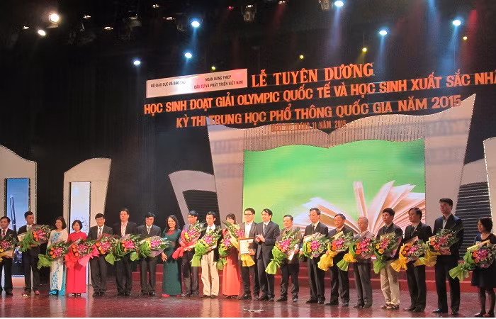 Lễ tuyên dương là dịp ghi nhận sự đóng góp trong công tác tuyển chọn bồi dưỡng, tập huấn của các thầy cô giáo (Ảnh: Thùy Linh) Lễ tuyên dương là dịp ghi nhận sự đóng góp trong công tác tuyển chọn bồi dưỡng, tập huấn của các thầy cô giáo (Ảnh: Thùy Linh)