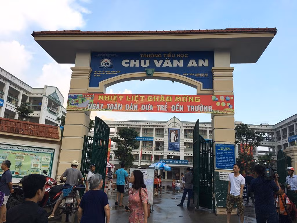 Riêng khối 1 Trường Tiểu học Chu Văn An năm nay tăng thêm 16 lớp, nâng lên 23 lớp 1. Ảnh: Vũ Phương. Riêng khối 1 Trường Tiểu học Chu Văn An năm nay tăng thêm 16 lớp, nâng lên 23 lớp 1. Ảnh: Vũ Phương.