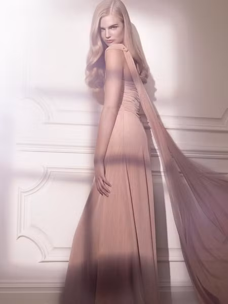 Tông màu nude cũng là một trong những mẫu được hãng thời trang Zeki Trico tung ra thị trường. Tông màu nude cũng là một trong những mẫu được hãng thời trang Zeki Trico tung ra thị trường.