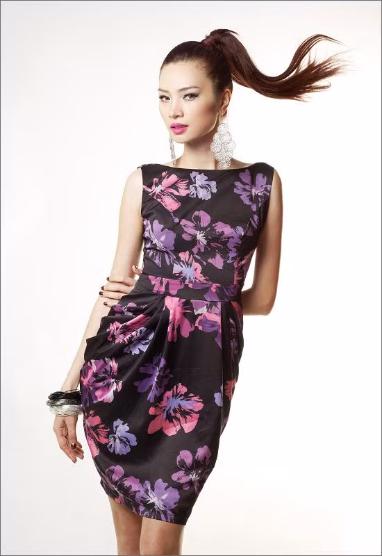 Chất liệu chiffon, lụa mềm được sử dụng tinh tế. Chất liệu chiffon, lụa mềm được sử dụng tinh tế.