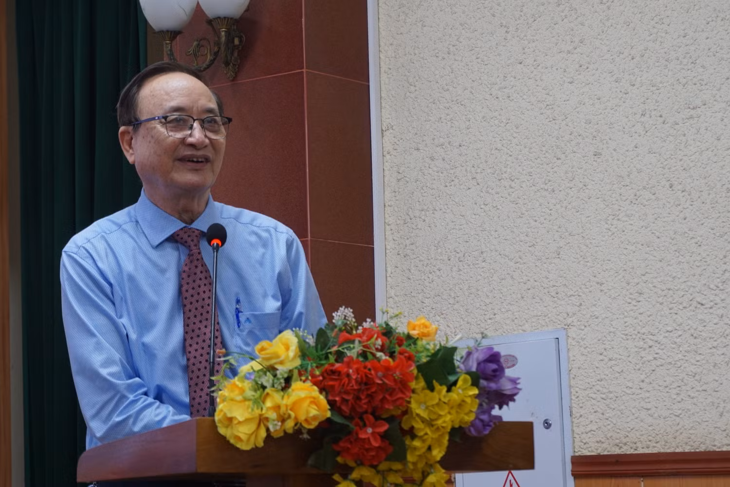 Thầy Đặng Tự Ân cho rằng, thi cử phải giảm nhẹ áp lực cho người học. Ảnh: Kim Ngọc