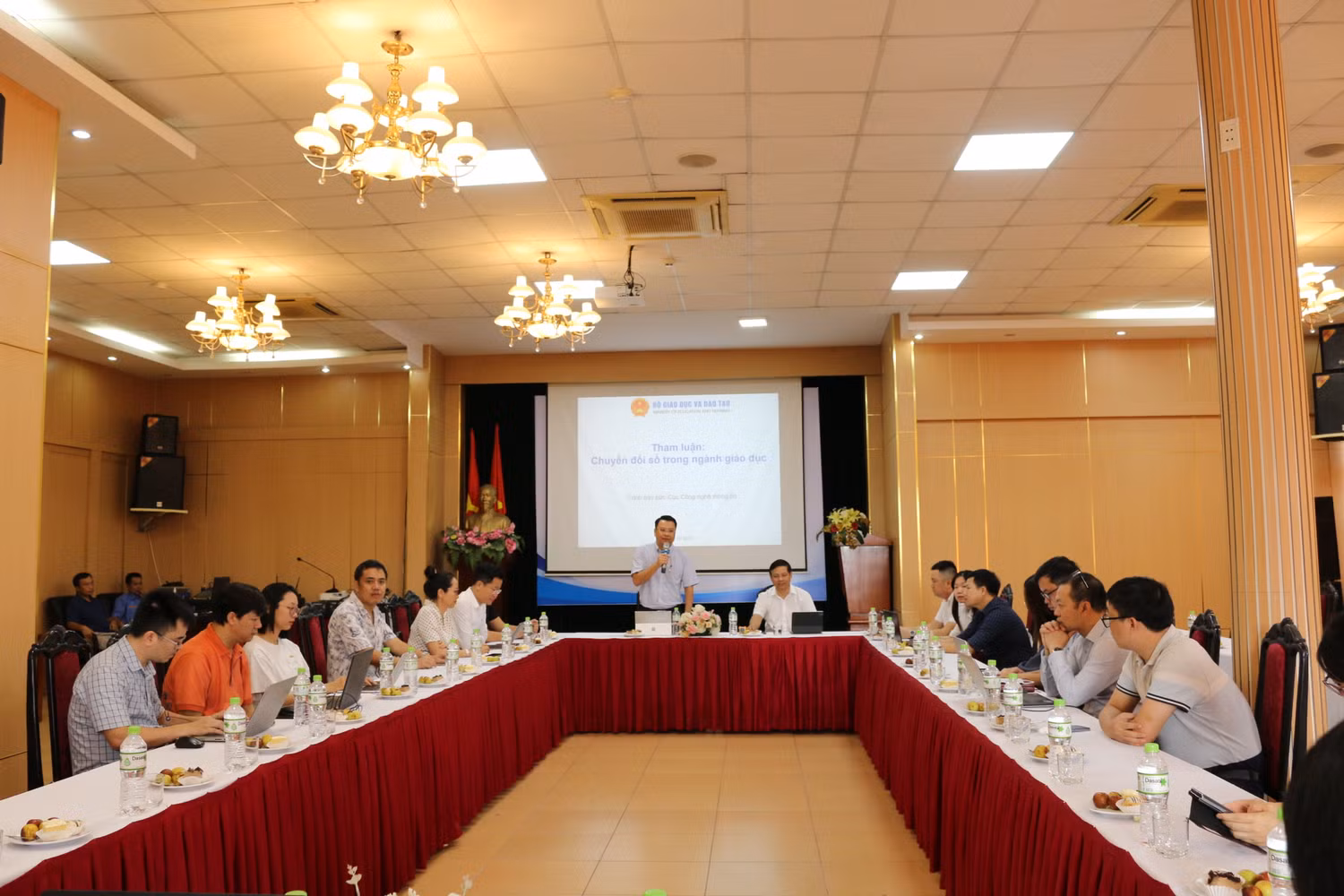 Chương trình Chia sẻ các thông tin về công tác chuyển đổi số của Bộ Giáo dục và Đào tạo. Ảnh: PM