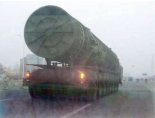 Tên lửa đạn đạo xuyên lục địa Đông Phong-41 Trung Quốc được dân mạng tuyên truyền
