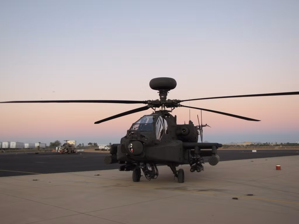 Những chiếc trực thăng AH-64D Apache Block III mới nhất vừa được hãng Boeing bàn giao cho quân đội Mỹ. Trong hình là lễ cầu phúc cho các chiến đấu cơ mới nhất của Không quân Mỹ ở Mesa, Arizona.