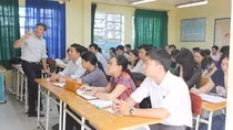 Cán bộ quản lý giáo dục phải làm rất nhiều loại báo cáo, hồ sơ. (Ảnh mang minh họa từ Báo Bình Dương) Cán bộ quản lý giáo dục phải làm rất nhiều loại báo cáo, hồ sơ. (Ảnh mang minh họa từ Báo Bình Dương)