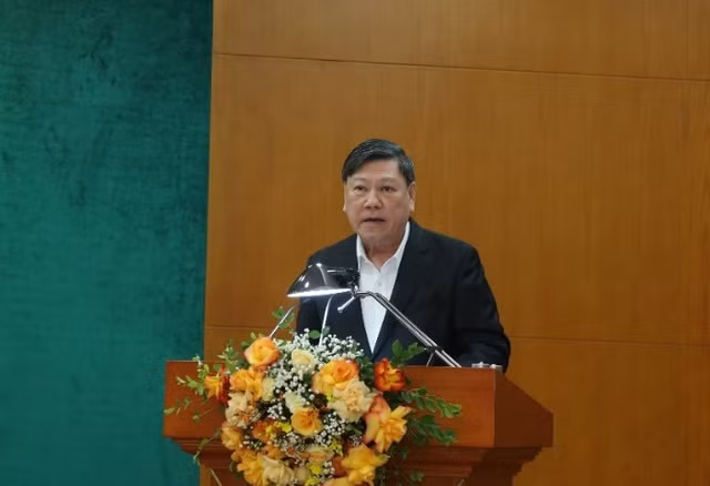 Đồng chí Trần Văn Rón trình bày báo cáo tại hội nghị. Ảnh: baochinhphu.vn