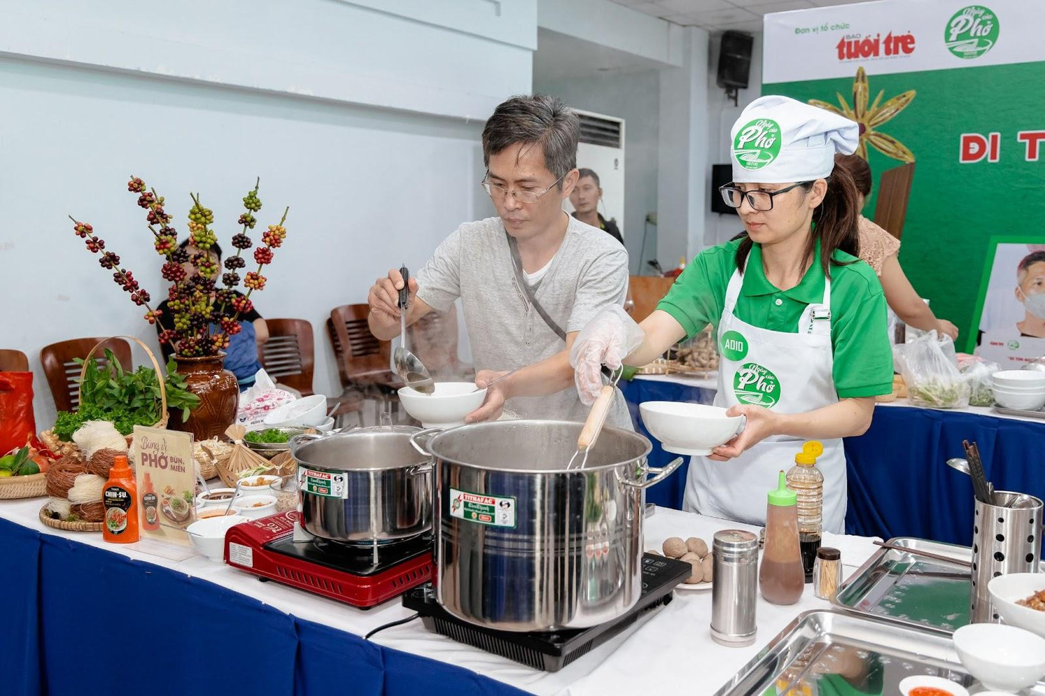 Chị Nguyên sử dụng tương ớt phở Chin-su trong bài thi của mình