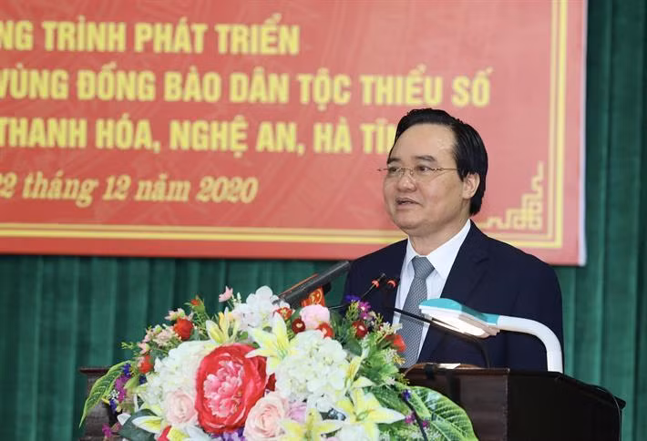 Bộ trưởng Phùng Xuân Nhạ phát biểu tham luận tại Hội thảo (ảnh: Bộ Giáo dục và Đào tạo)