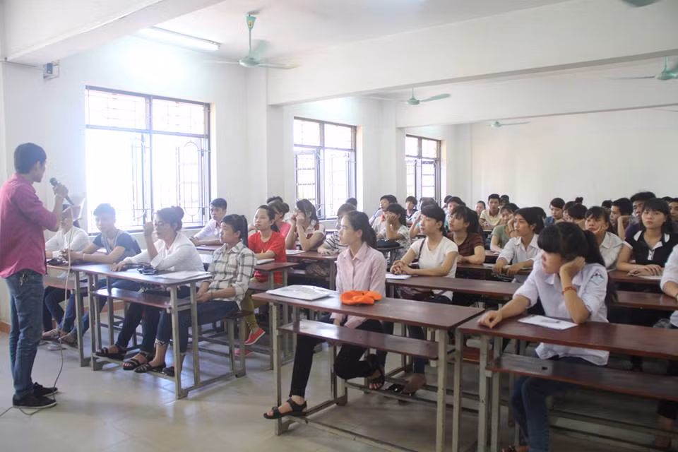 Thầy cô nào dám vỗ ngực "tôi ra đề thi không sai bao giờ"? ảnh 2 Thầy cô nào dám vỗ ngực "tôi ra đề thi không sai bao giờ"? ảnh 2