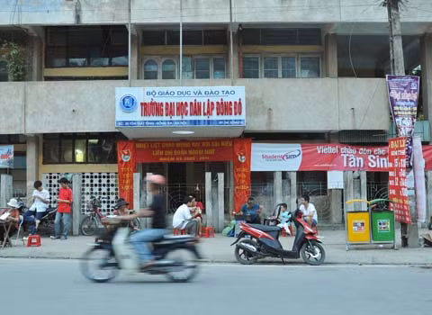 Trường ĐH DL Đông Đô là một trong 3 trường phải ngừng chỉ tiêu tuyển sinh năm 2012. Trường ĐH DL Đông Đô là một trong 3 trường phải ngừng chỉ tiêu tuyển sinh năm 2012.