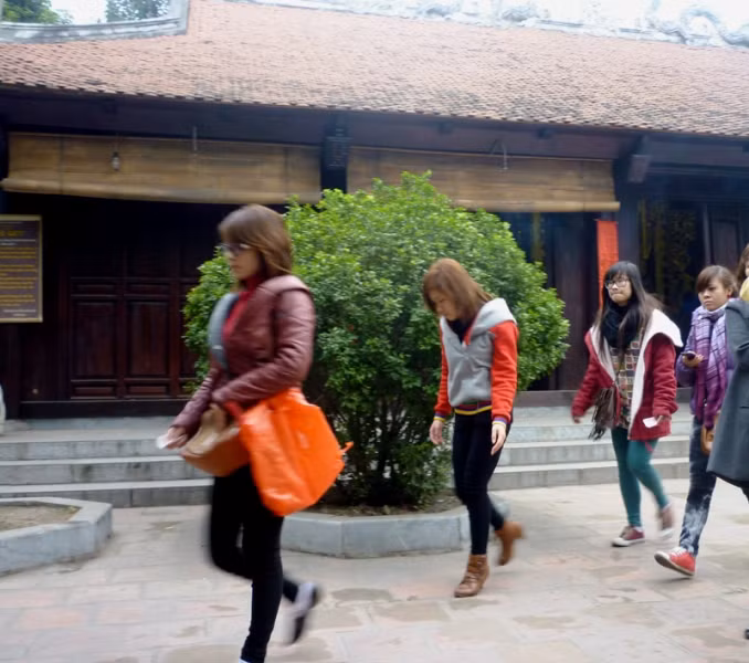 Những ngày nghỉ đầu năm sinh viên các trường tại Hà Nội đổ về Chùa Hà cầu duyên. Những ngày nghỉ đầu năm sinh viên các trường tại Hà Nội đổ về Chùa Hà cầu duyên.
