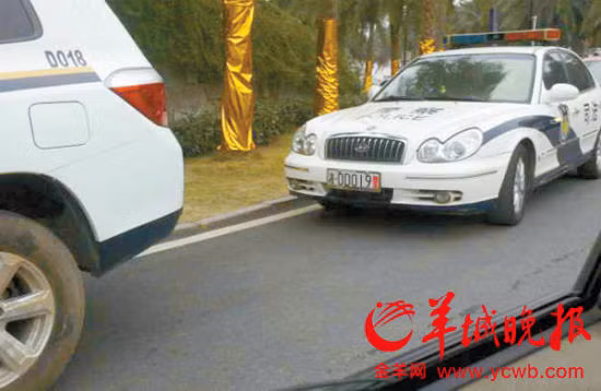 20 chiếc xe cảnh sát tư pháp Hồ Nam bố trí xung quanh khách sạn đảm bảo an ninh cho đám cưới con trai Phó giám đốc sở 20 chiếc xe cảnh sát tư pháp Hồ Nam bố trí xung quanh khách sạn đảm bảo an ninh cho đám cưới con trai Phó giám đốc sở