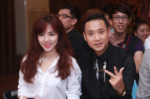 Justatee xuất hiện cùng em gái của ca sĩ Phương Linh - ca sĩ Phương Ly.