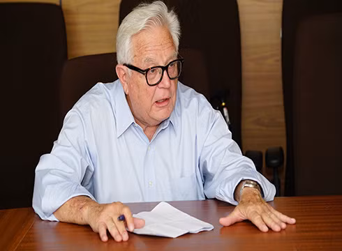 Giáo sư James Riedel phân tích các chính sách kinh tế của Trung Quốc thời Chủ tịch Mao Trạch Đông (ảnh: HSU) Giáo sư James Riedel phân tích các chính sách kinh tế của Trung Quốc thời Chủ tịch Mao Trạch Đông (ảnh: HSU)