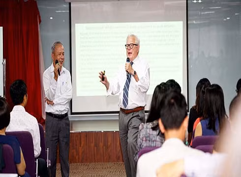 Buổi thuyết giảng của Giáo sư James Riedel tại Trường Đại học Hoa Sen (ảnh: HSU) Buổi thuyết giảng của Giáo sư James Riedel tại Trường Đại học Hoa Sen (ảnh: HSU)