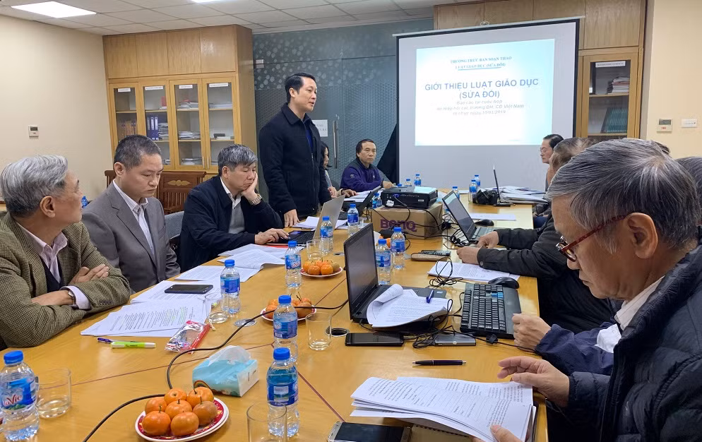 Ngày 10/1, Bộ Giáo dục và Đào tạo cùng Hiệp hội Các trường đại học, cao đẳng Việt Nam họp bàn góp ý về dự thảo Luật Giáo dục (sửa đổi). (Ảnh: Thùy Linh)
