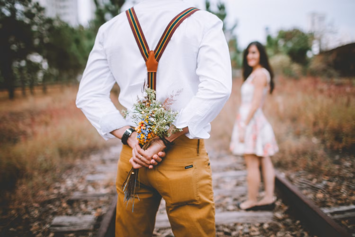 Hãy gửi tặng những lời chúc hay nhất dành cho người yêu. Ảnh: pexels.com