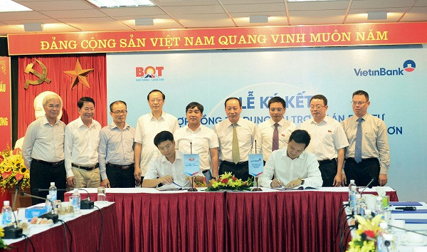 Hợp tác đưa dòng vốn vào phát triển kinh tế. Ảnh: Minh Minh Hợp tác đưa dòng vốn vào phát triển kinh tế. Ảnh: Minh Minh