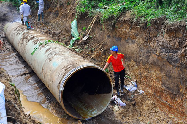 Ông Phí Thái Bình bị khởi tố vì liên quan đến việc vỡ đường ống nước sông Đà. (Ảnh minh hoạ: Zing.vn) Ông Phí Thái Bình bị khởi tố vì liên quan đến việc vỡ đường ống nước sông Đà. (Ảnh minh hoạ: Zing.vn)
