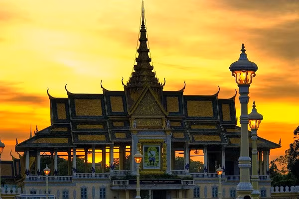 Du lịch tâm linh thu hút sự quan tâm của khách hàng nữ