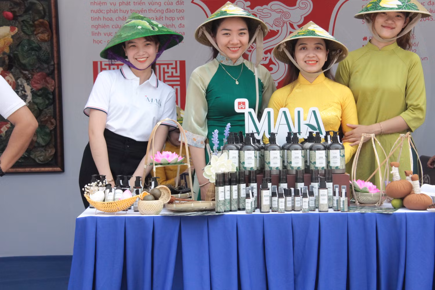 Một sản phẩm do sinh viên Đại học Huế nghiên cứu, chế tạo mang đến triển lãm tại ngày hội khởi nghiệp. Ảnh: AN