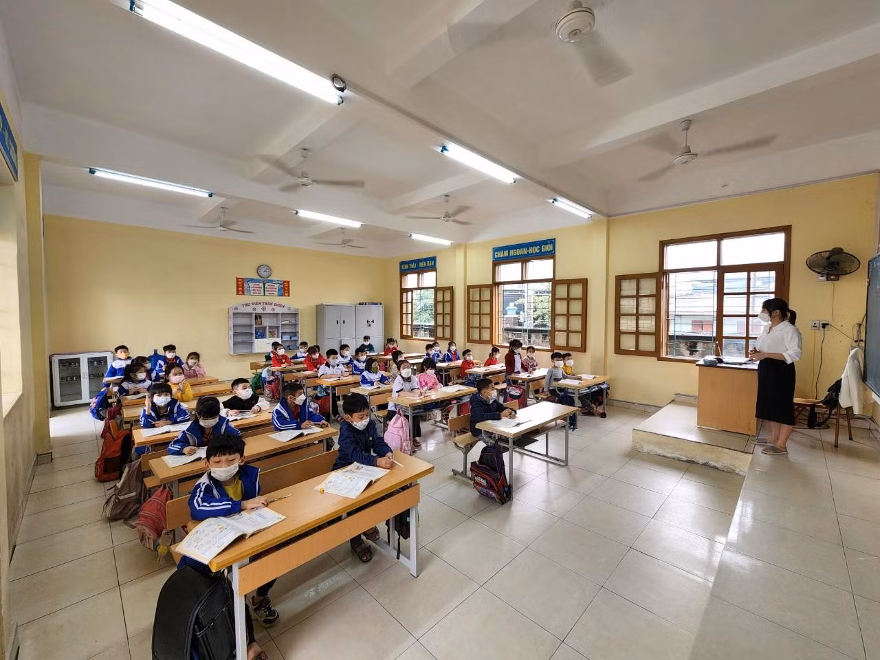 Ngành giáo dục huyện Thuỷ Nguyên tăng cường tuyên truyền tạo sự tin tưởng cho phụ huynh, tăng số lượng học sinh học trực tiếp và ăn bán trú (Ảnh: Phạm Linh) Ngành giáo dục huyện Thuỷ Nguyên tăng cường tuyên truyền tạo sự tin tưởng cho phụ huynh, tăng số lượng học sinh học trực tiếp và ăn bán trú (Ảnh: Phạm Linh)