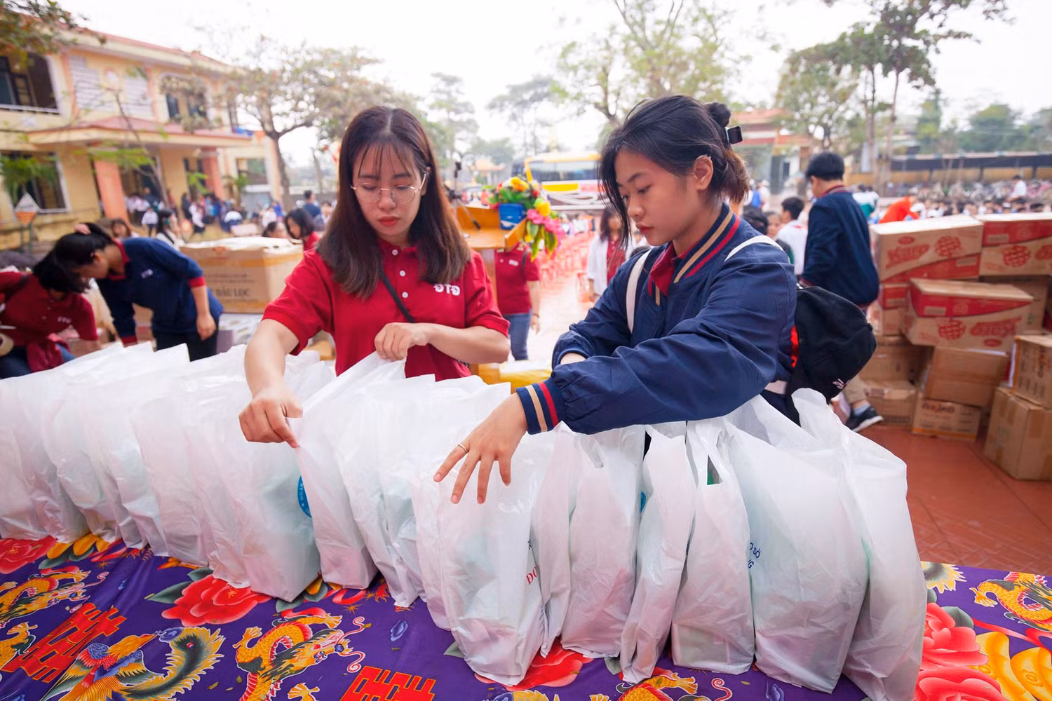 Chúc các bạn sẽ nhanh chóng ổn định cuộc sống và tiếp tục hành trình theo đuổi những ước mơ! Ảnh: Hữu Thành.