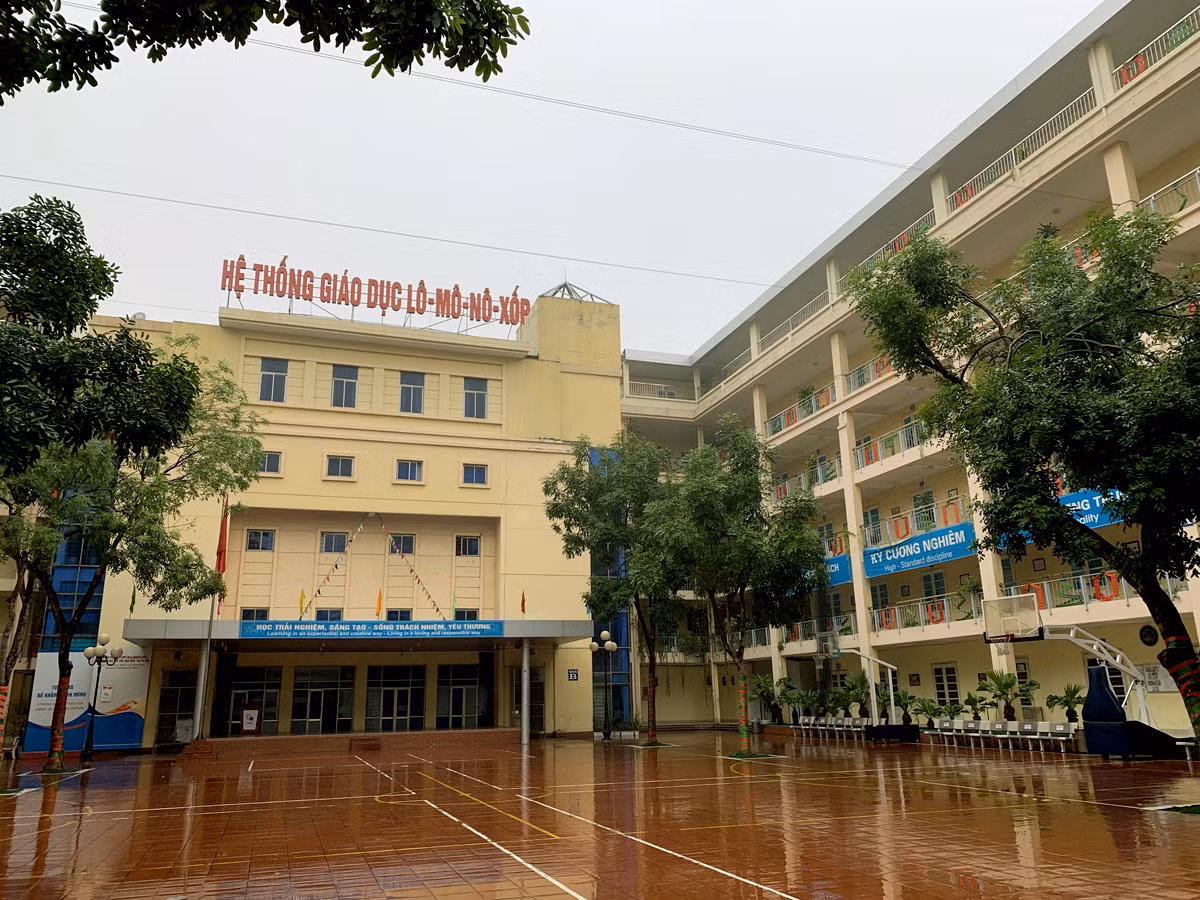 Hệ thống Giáo dục Lômônôxôp (Hà Nội) tại khu đô thị Mỹ Đình 2, quận Nam Từ Liêm, Hà Nội, vắng lặng khi học sinh nghỉ học. Ảnh: Tùng Dương. Hệ thống Giáo dục Lômônôxôp (Hà Nội) tại khu đô thị Mỹ Đình 2, quận Nam Từ Liêm, Hà Nội, vắng lặng khi học sinh nghỉ học. Ảnh: Tùng Dương.