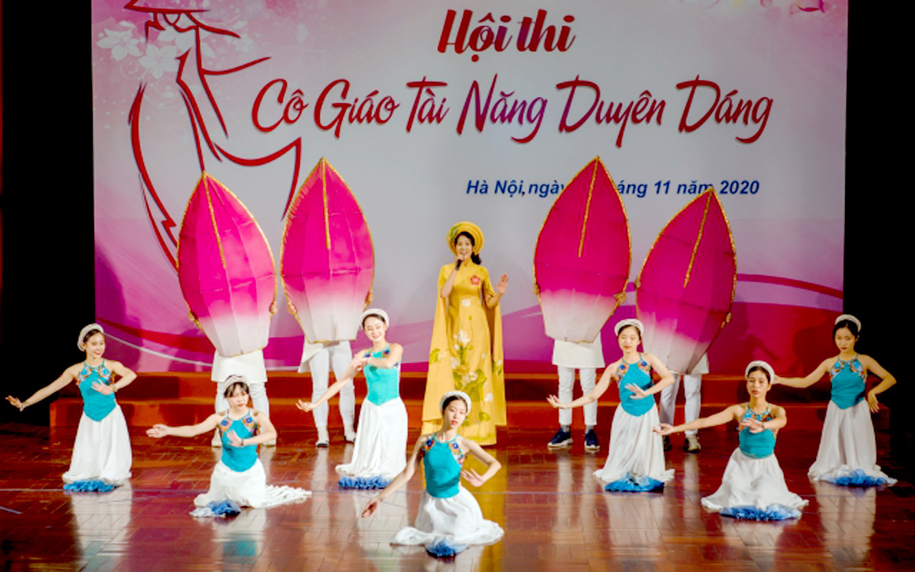 Ngày 11/11/2020, Trường trung học phổ thông Chuyên Hà Nội – Amsterdam đã tổ chức hội thi Cô giáo Tài năng duyên dáng năm học 2020 - 2021. Ảnh: NVCC.