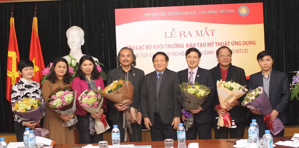 Đào tạo đại học, cao đẳng ngành mỹ thuật ứng dụng gắn với thực tiễn xã hội ảnh 3 Đào tạo đại học, cao đẳng ngành mỹ thuật ứng dụng gắn với thực tiễn xã hội ảnh 3