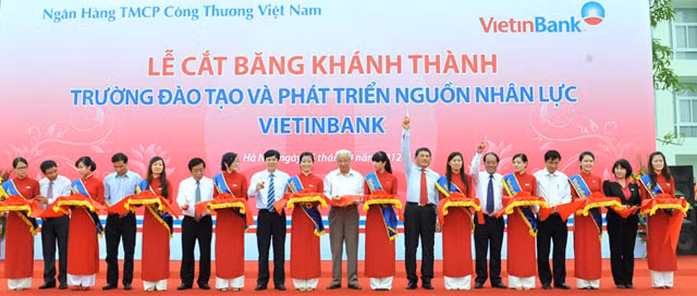 Lễ cắt băng khánh thành Trường ĐT&PTNNL VietinBank.