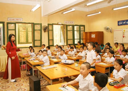 Học phí không tăng là tin vui với phụ huynh và học sinh Học phí không tăng là tin vui với phụ huynh và học sinh