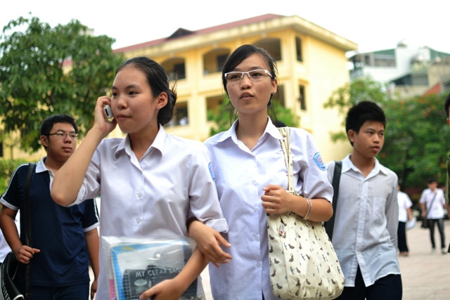 Các thi sinh cho biết, đề Toán chiều nay (18/6) không khó nhưng để đạt điểm cao rất khó. Ảnh Xuân Trung