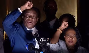 Tổng thống Zimbabwe Mnangagwa và phu nhân tuyên thệ nhậm chức (Ảnh: Guardian) Tổng thống Zimbabwe Mnangagwa và phu nhân tuyên thệ nhậm chức (Ảnh: Guardian)