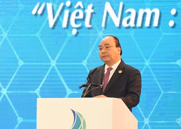 Thủ tướng Chính phủ Nguyễn Xuân Phúc phát biểu khai mạc Hội nghị Thượng đỉnh Kinh doanh Việt Nam - VBS 2017. Ảnh: VGP/Quang Hiếu
