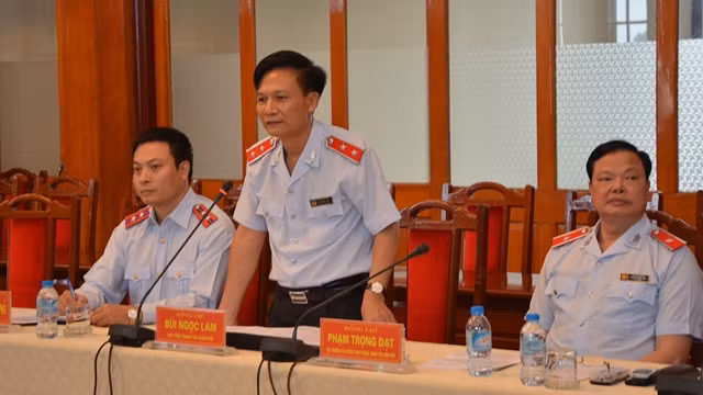 Phó Tổng thanh tra Chính phủ Bùi Ngọc Lam công bố Kết luận Thanh tra việc quản lý đất đai, cấp phép xây dựng và quản lý xây dựng; việc chấp hành pháp luật về minh bạch tài sản, thu nhập liên quan khu đất tại tổ 42, tổ 52 phường Minh Tân, TP Yên Bái, tỉnh Yên Bái. Ảnh: Báo Nhân Dân.