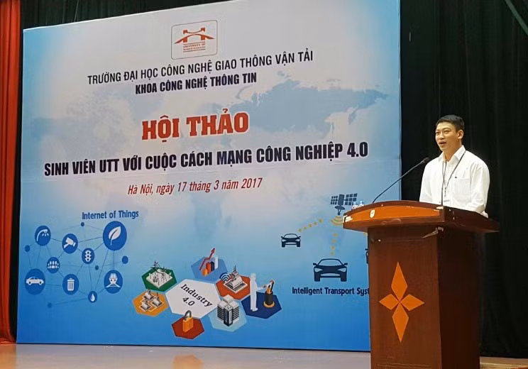 Phó giáo sư Đào Văn Đông - Hiệu trưởng trường Đại học Công nghệ giao thông vận tải đề nghị sinh viên cần trang bị tri thức, kĩ năng để có thể thích ứng với cuộc cách mạng công nghiệp 4.0 (Ảnh: Thùy Linh)