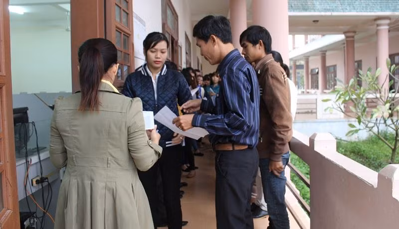 Các Hội đồng thi tuyển giáo viên ở Quảng Ngãi vẫn đang tiến hành xử lý kỷ luật cán bộ sai phạm. Các Hội đồng thi tuyển giáo viên ở Quảng Ngãi vẫn đang tiến hành xử lý kỷ luật cán bộ sai phạm.