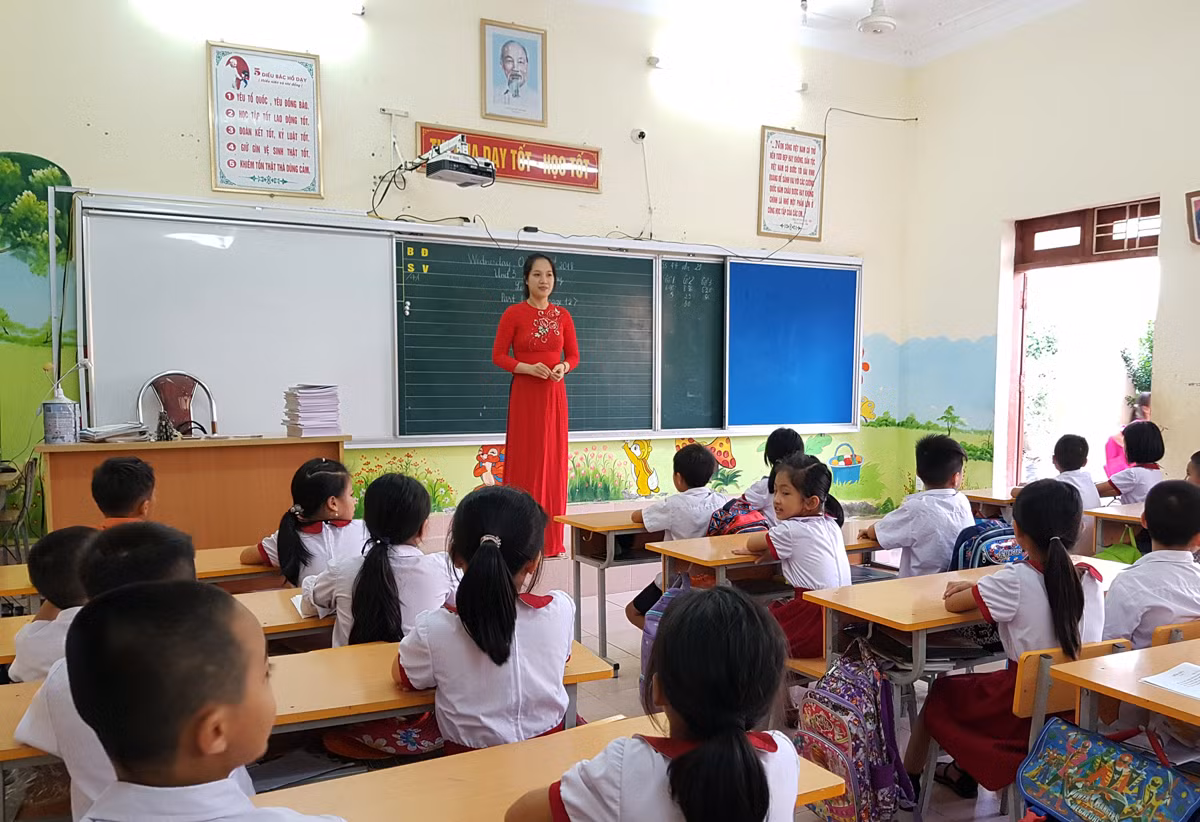Nhiều phụ huynh có nhu cầu cho con học chữ từ nhỏ khiến dạy thêm ở bậc tiểu học có đất sống (Ảnh minh họa: Lã Tiến)