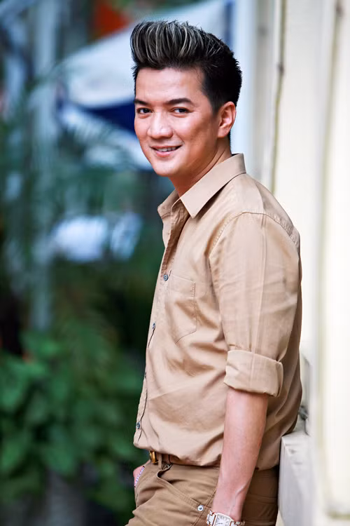 Mr.Đàm tranh thủ thời gian rảnh rỗi dạo phố để tái tạo năng lượng. Mr.Đàm tranh thủ thời gian rảnh rỗi dạo phố để tái tạo năng lượng.
