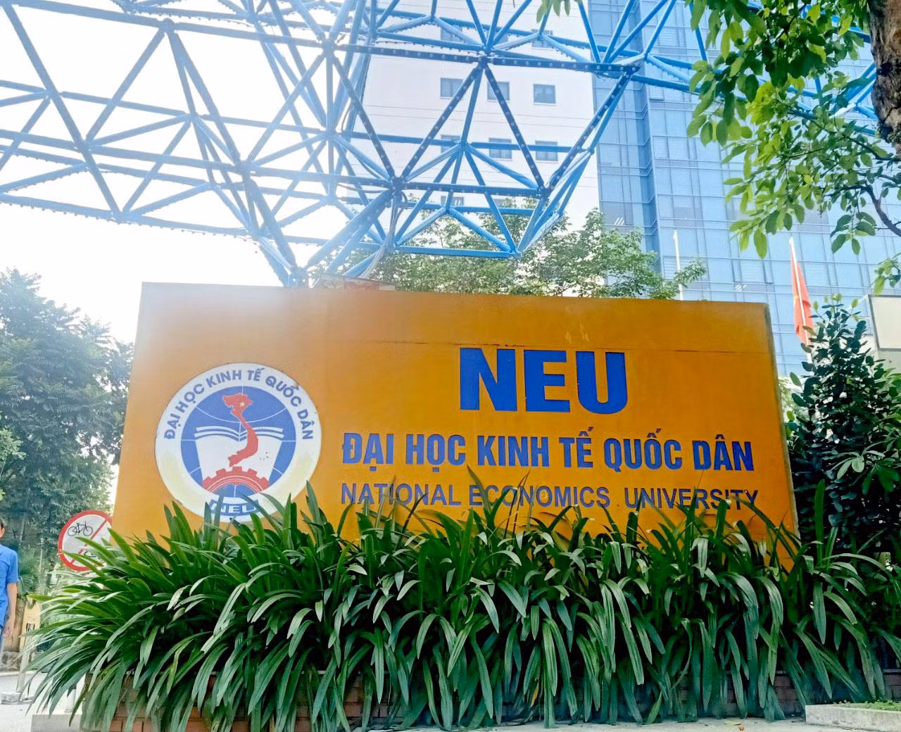 Trường Đại học Kinh tế Quốc dân bị "tố" giữ bằng tốt nghiệp của sinh viên khóa 14. (Ảnh: Mạnh Đoàn)