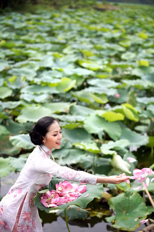 Dường như sau khi kết hôn, Linh Nga càng xinh đẹp và rạng ngời hơn Dường như sau khi kết hôn, Linh Nga càng xinh đẹp và rạng ngời hơn