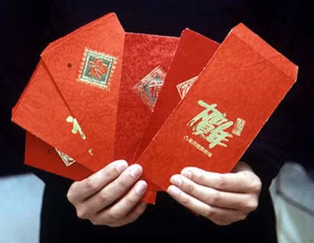 Vào dịp Tết, đại gia này càng có cơ hội để thể hiện sự chơi ngông của mình. Năm nay, bà đốt Tiền để thể hiện đẳng cấp theo những phong bao lì xì. Ảnh minh họa. Vào dịp Tết, đại gia này càng có cơ hội để thể hiện sự chơi ngông của mình. Năm nay, bà đốt Tiền để thể hiện đẳng cấp theo những phong bao lì xì. Ảnh minh họa.