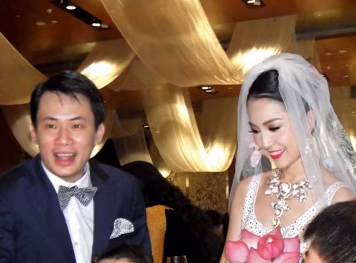 Bức hình chụp tại đám cưới của Linh Nga Bức hình chụp tại đám cưới của Linh Nga