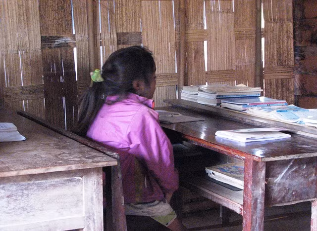 Đến trường mà chẳng có đường, hễ trời mưa là nghỉ học ảnh 7 Đến trường mà chẳng có đường, hễ trời mưa là nghỉ học ảnh 7