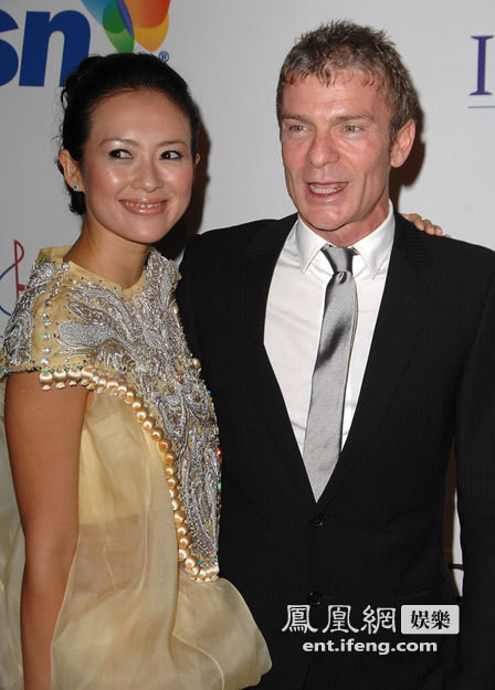 Ngày 25/10/2007 tại Thượng Hải, Chương Tử Di một sự kiện của hãng Montblanc cùng các đại diện cấp cao của hãng này.