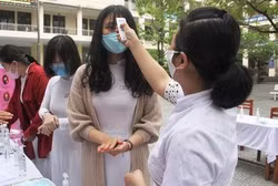Học sinh 12 đi học trở lại, giáo viên, Hiệu trưởng thấp thỏm lo