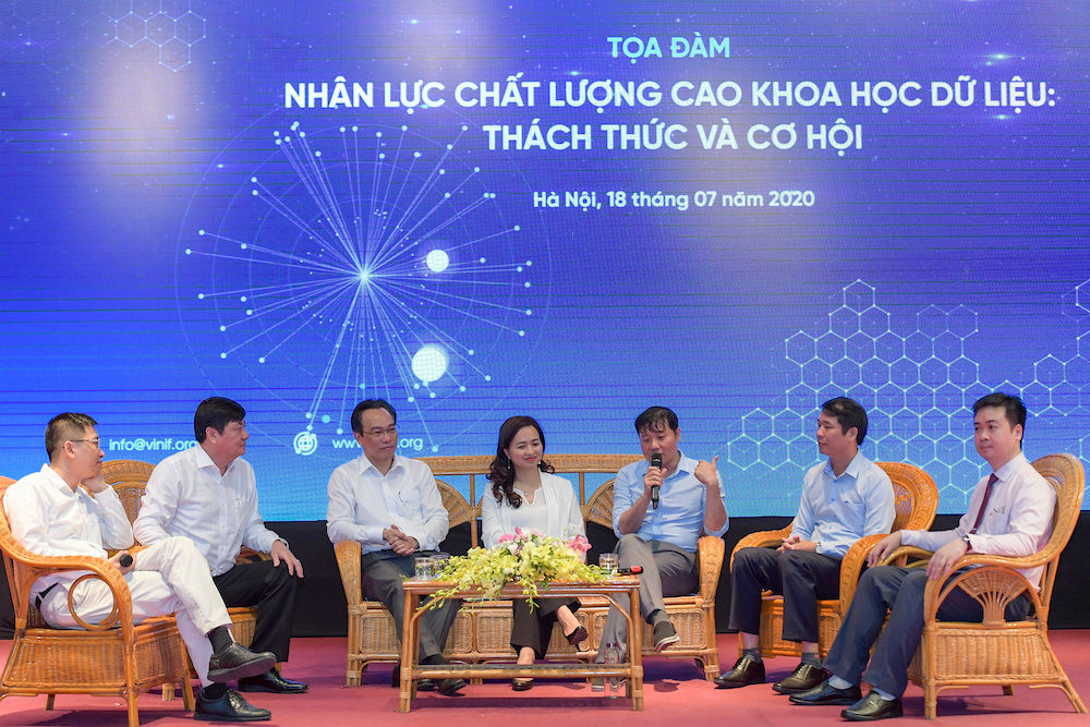 Khách mời tham dự Tọa đàm "Nhân lực chất lượng cao Khoa học dữ liệu: Thách thức và Cơ hội".
