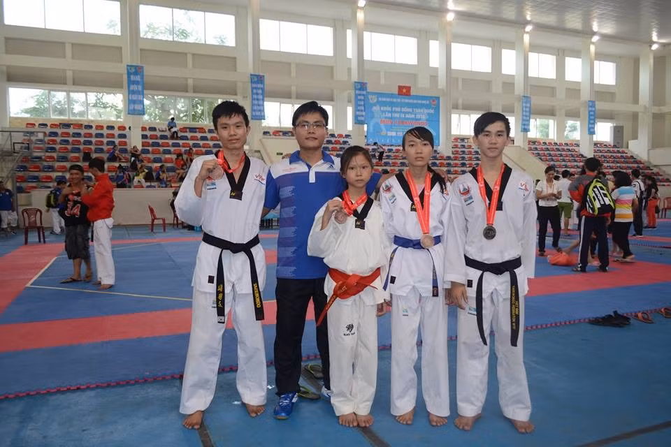 Thầy giáo Tổng phụ trách rất đa tài ảnh 2